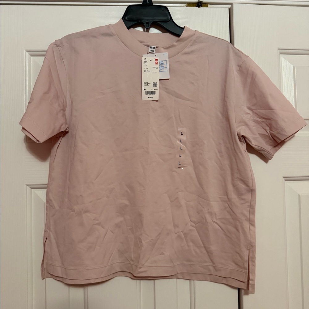 Uniqlo Short Sleeve Tee in Light Pink - Picture 2 of 4